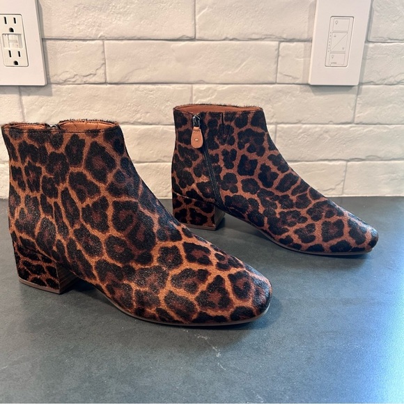 Gentle Souls sz 9.5 calf hair leather Leopard Print Ankle Booties NEW! - Picture 3 of 15